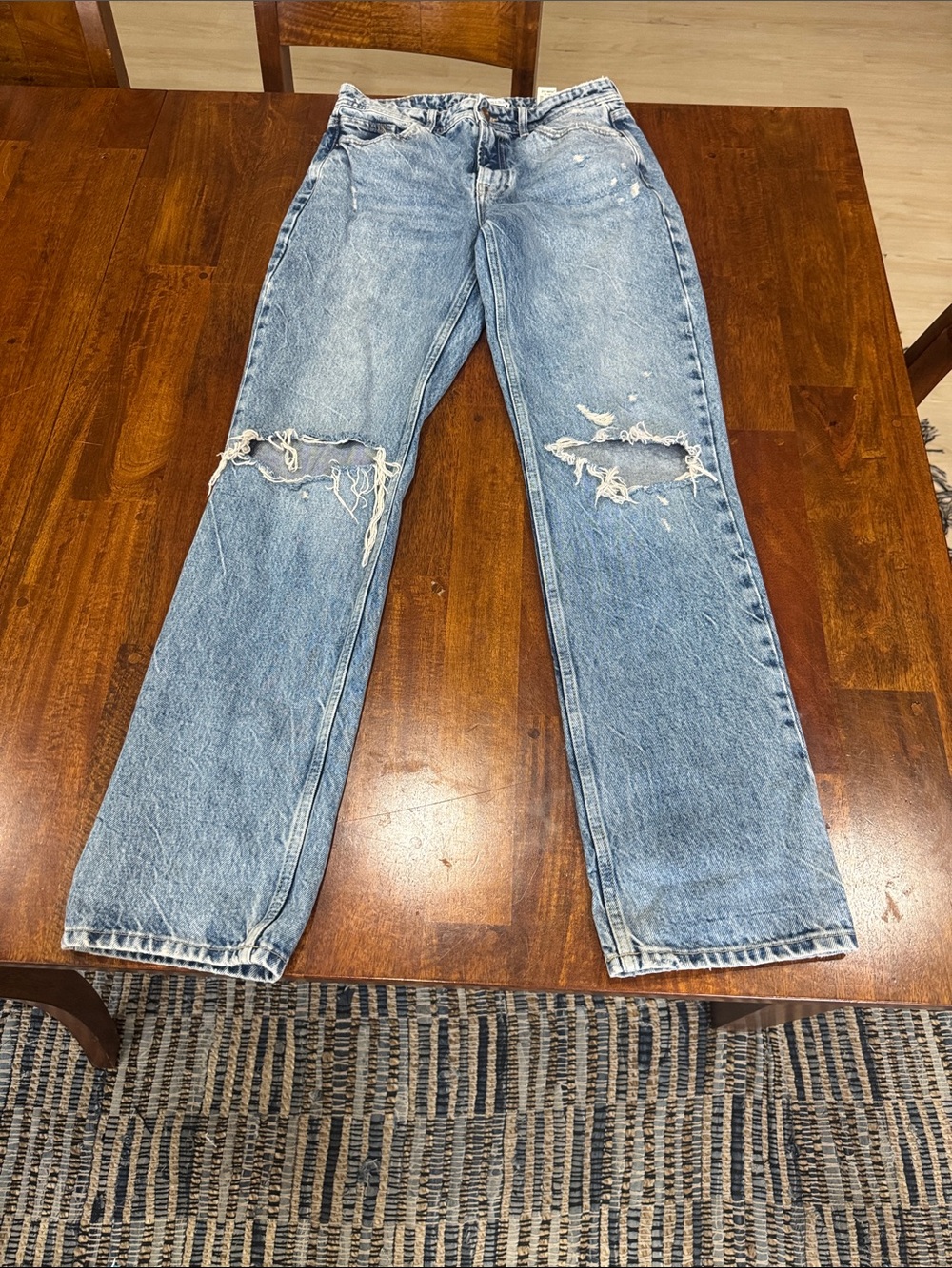 Zara Slightly High Rise Distressed Ripped Jeans size 4